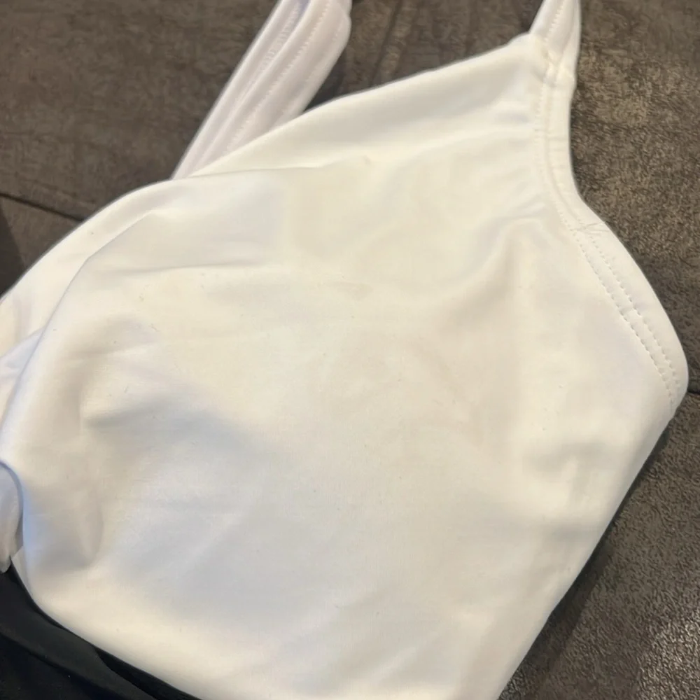 LEONISA One Piece Swimsuit with Slimming Compression - Picture 6 of 11